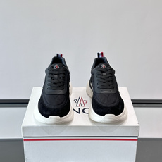 Moncler 男士休闲运动鞋👟Moncler TrailgriP系列运动鞋,绒面革+科技面料拼接, Moncler 男士休闲运动鞋👟Moncler TrailgriP系列运动鞋,绒面革+科技面料拼接,