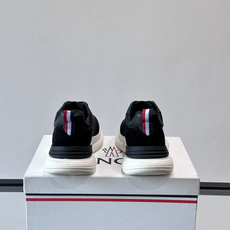 Moncler 男士休闲运动鞋👟Moncler TrailgriP系列运动鞋,绒面革+科技面料拼接, Moncler 男士休闲运动鞋👟Moncler TrailgriP系列运动鞋,绒面革+科技面料拼接,