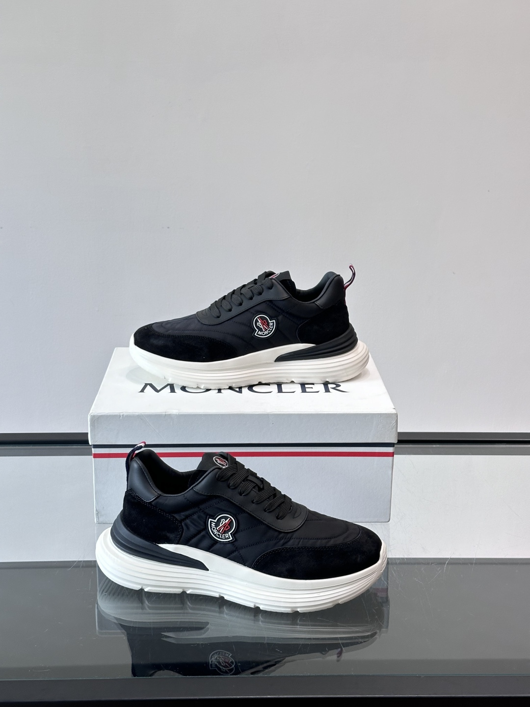 Moncler 男士休闲运动鞋👟Moncler TrailgriP系列运动鞋,绒面革+科技面料拼接, Moncler 男士休闲运动鞋👟Moncler TrailgriP系列运动鞋,绒面革+科技面料拼接,