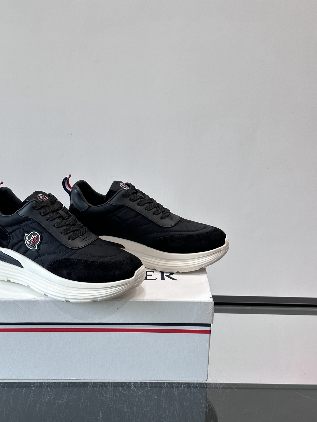 Moncler 男士休闲运动鞋👟Moncler TrailgriP系列运动鞋,绒面革+科技面料拼接, Moncler 男士休闲运动鞋👟Moncler TrailgriP系列运动鞋,绒面革+科技面料拼接,