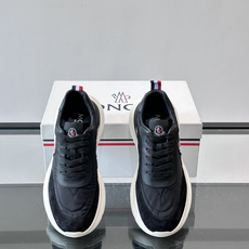Moncler 男士休闲运动鞋👟Moncler TrailgriP系列运动鞋,绒面革+科技面料拼接, Moncler 男士休闲运动鞋👟Moncler TrailgriP系列运动鞋,绒面革+科技面料拼接,