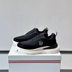 Moncler 男士休闲运动鞋👟Moncler TrailgriP系列运动鞋,绒面革+科技面料拼接, Moncler 男士休闲运动鞋👟Moncler TrailgriP系列运动鞋,绒面革+科技面料拼接,