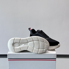Moncler 男士休闲运动鞋👟Moncler TrailgriP系列运动鞋,绒面革+科技面料拼接, Moncler 男士休闲运动鞋👟Moncler TrailgriP系列运动鞋,绒面革+科技面料拼接,