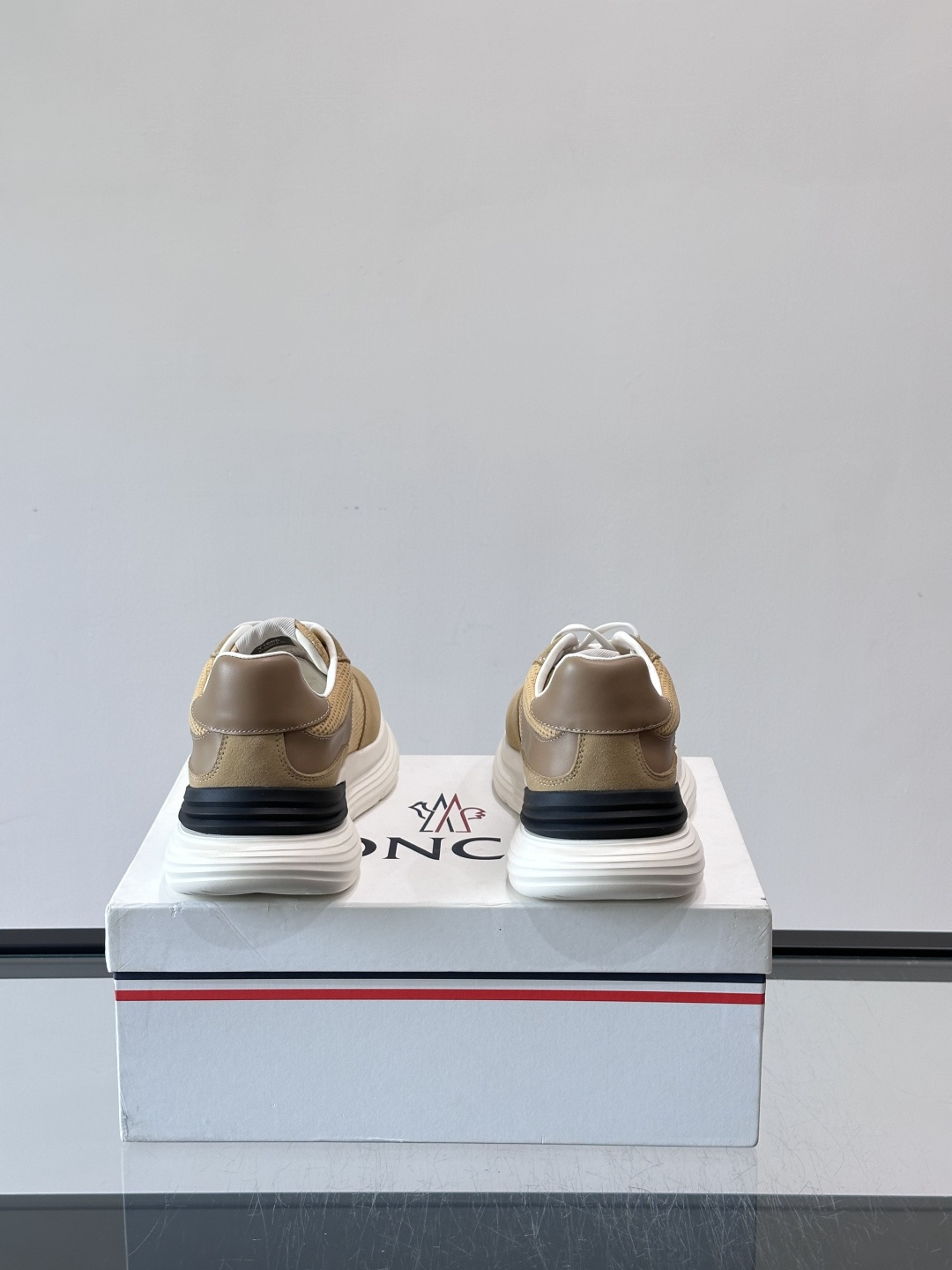 Moncler TrailgriPLite运动鞋，轻量设计，鞋面拼接网布➕牛皮，透气又耐穿！橡胶鞋底抓地