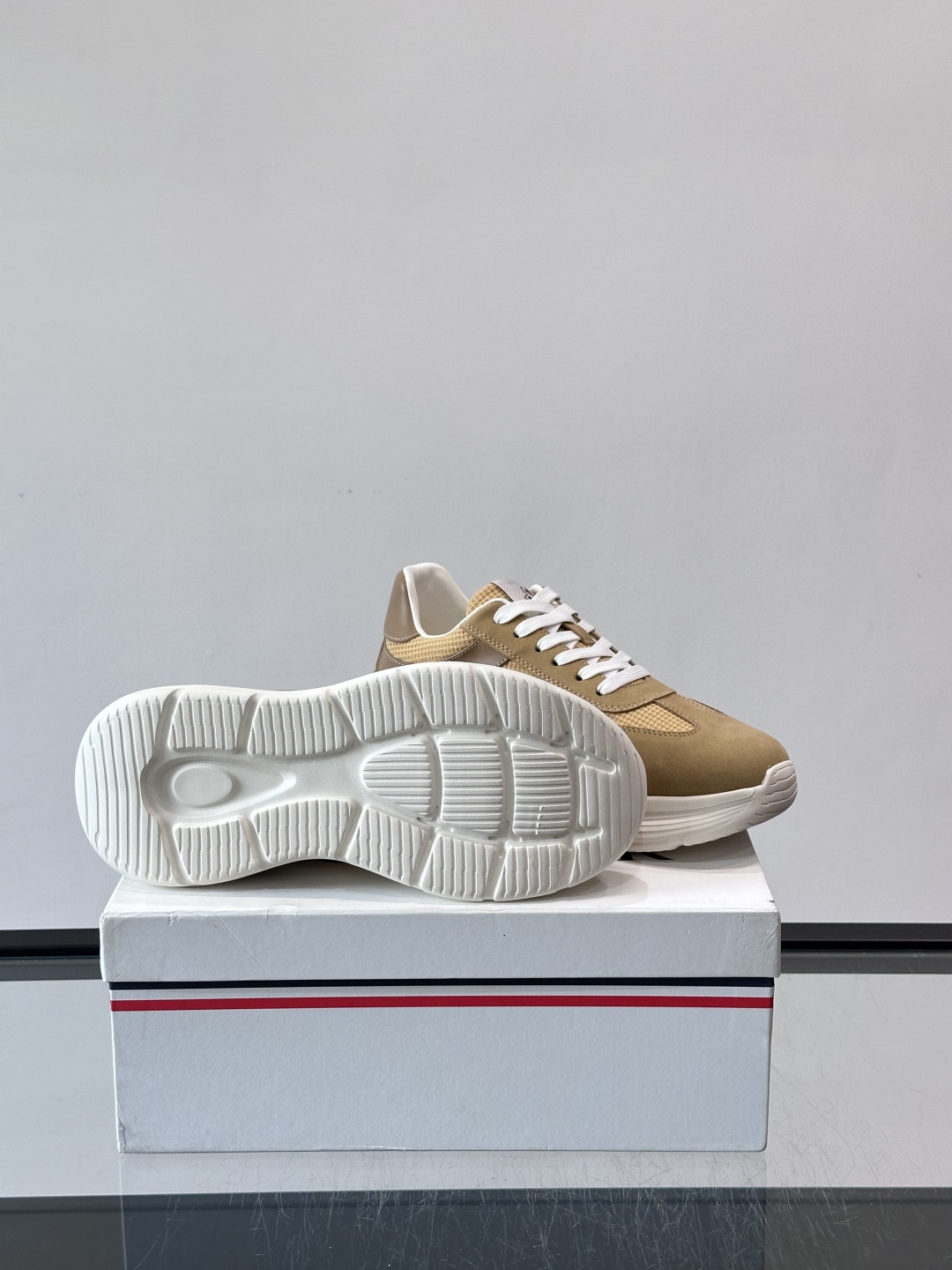 Moncler TrailgriPLite运动鞋，轻量设计，鞋面拼接网布➕牛皮，透气又耐穿！橡胶鞋底抓地