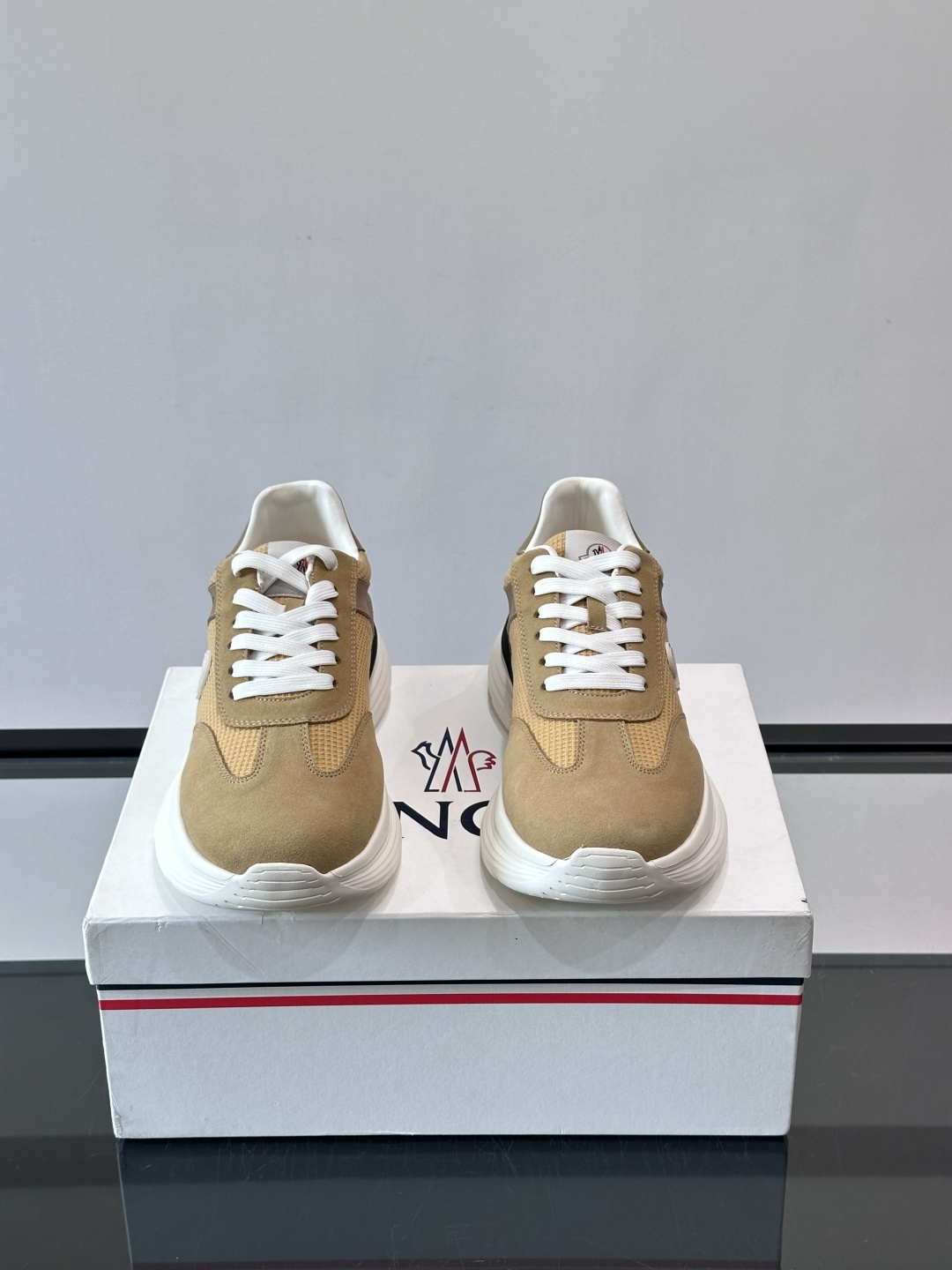 Moncler TrailgriPLite运动鞋，轻量设计，鞋面拼接网布➕牛皮，透气又耐穿！橡胶鞋底抓地