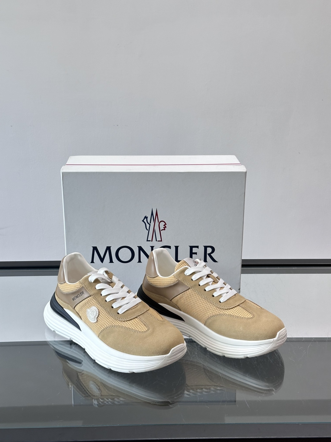 Moncler TrailgriPLite运动鞋，轻量设计，鞋面拼接网布➕牛皮，透气又耐穿！橡胶鞋底抓地