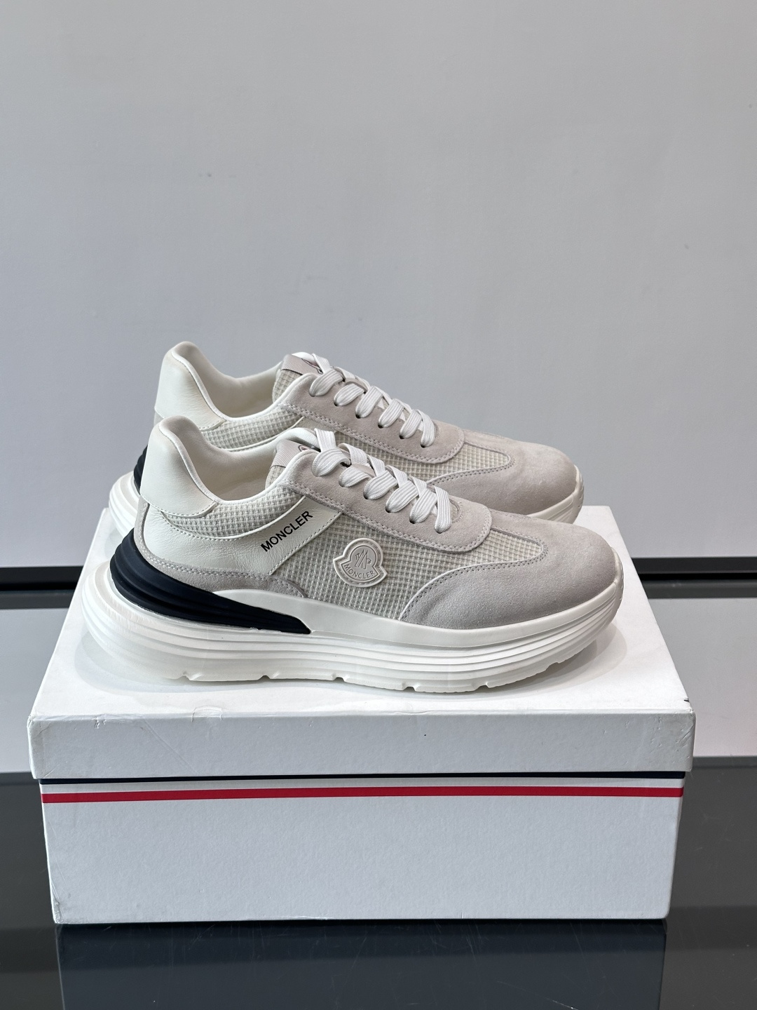 Moncler TrailgriPLite运动鞋，轻量设计，鞋面拼接网布➕牛皮，透气又耐穿！橡胶鞋底抓地