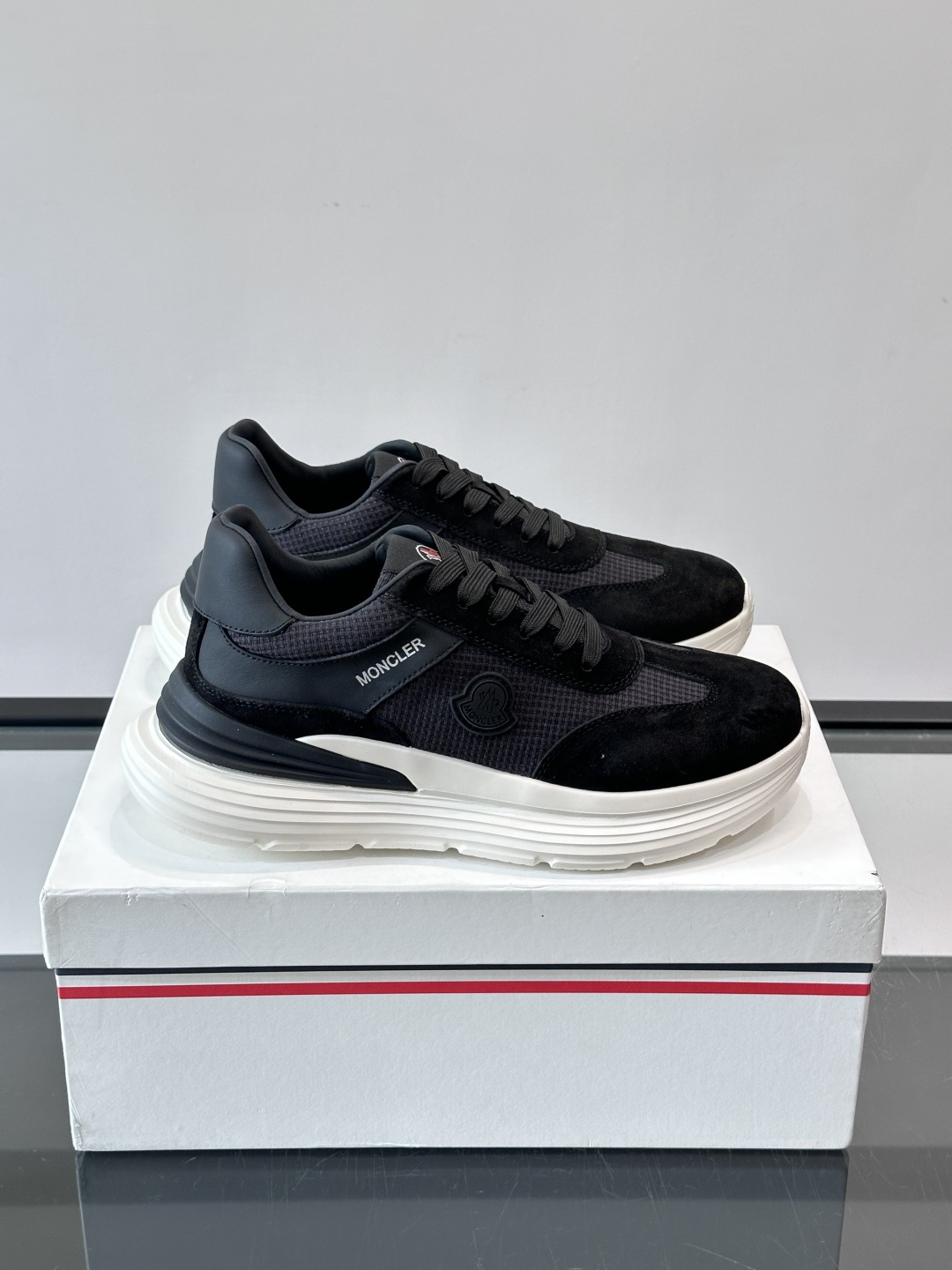 Moncler TrailgriPLite运动鞋，轻量设计，鞋面拼接网布➕牛皮，透气又耐穿！橡胶鞋底抓地