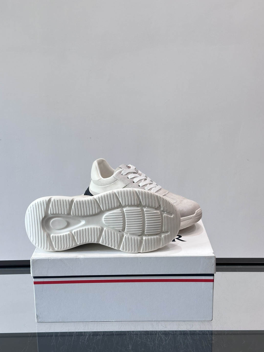 Moncler TrailgriPLite运动鞋,轻量设计,鞋面拼接网布➕牛皮,透气又耐穿!橡胶鞋底抓地 Moncler TrailgriPLite运动鞋,轻量设计,鞋面拼接网布➕牛皮,透气又耐穿!橡胶鞋底抓地