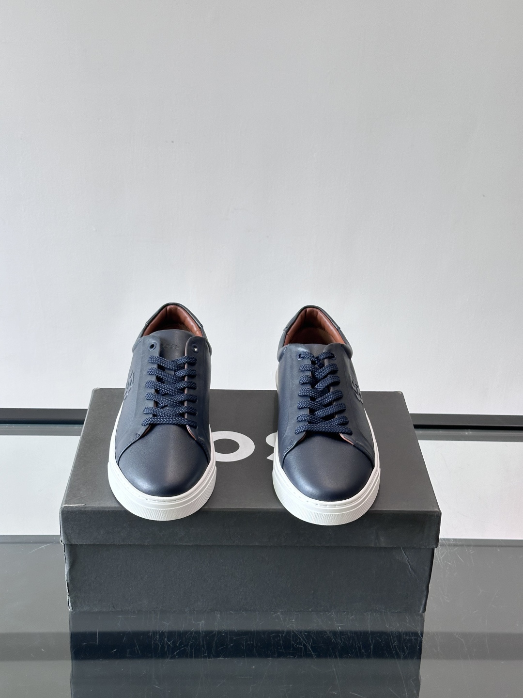 👞BOSS男士休闲板鞋,选用优质牛皮,低调百搭,橡胶鞋底耐磨抓地力强。简约鞋面+品牌标志,细节精致,内衬 👞BOSS男士休闲板鞋,选用优质牛皮,低调百搭,橡胶鞋底耐磨抓地力强。简约鞋面+品牌标志,细节精致,内衬