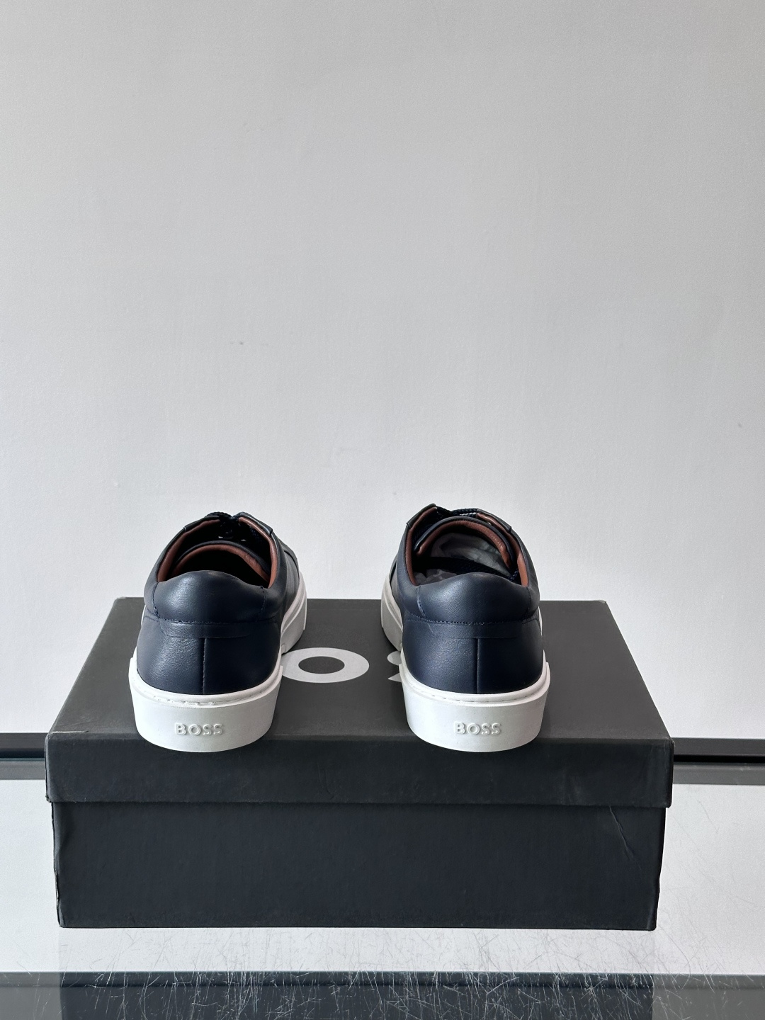 👞BOSS男士休闲板鞋,选用优质牛皮,低调百搭,橡胶鞋底耐磨抓地力强。简约鞋面+品牌标志,细节精致,内衬 👞BOSS男士休闲板鞋,选用优质牛皮,低调百搭,橡胶鞋底耐磨抓地力强。简约鞋面+品牌标志,细节精致,内衬