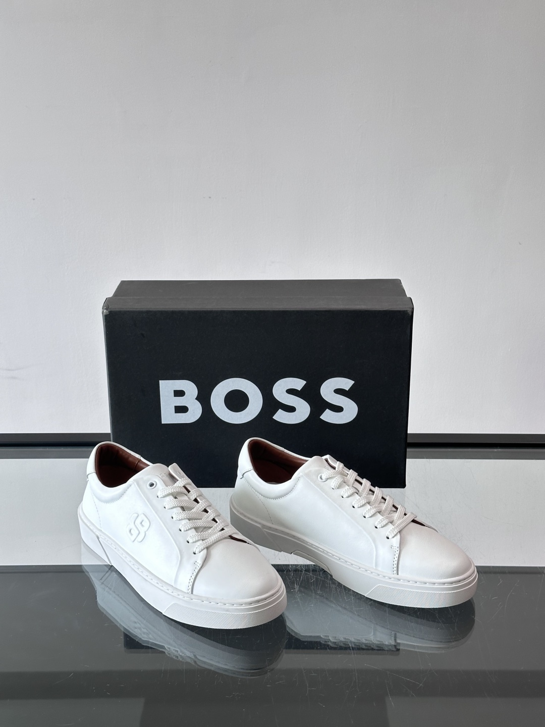 👞BOSS男士休闲板鞋,选用优质牛皮,低调百搭,橡胶鞋底耐磨抓地力强。简约鞋面+品牌标志,细节精致,内衬 👞BOSS男士休闲板鞋,选用优质牛皮,低调百搭,橡胶鞋底耐磨抓地力强。简约鞋面+品牌标志,细节精致,内衬