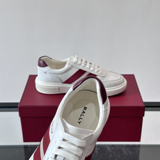 Bally 男士拼色运动鞋👟,简约又有活力,优质皮革➕条纹,辨识度超高!鞋底耐磨橡胶,穿着舒适,日常 Bally 男士拼色运动鞋👟,简约又有活力,优质皮革➕条纹,辨识度超高!鞋底耐磨橡胶,穿着舒适,日常