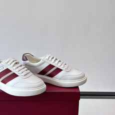 Bally 男士拼色运动鞋👟,简约又有活力,优质皮革➕条纹,辨识度超高!鞋底耐磨橡胶,穿着舒适,日常 Bally 男士拼色运动鞋👟,简约又有活力,优质皮革➕条纹,辨识度超高!鞋底耐磨橡胶,穿着舒适,日常