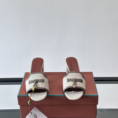 🌿Loro Piana 26SS亚麻粗跟凉拖,采用高品质亚麻棉,搭配棕色皮革内衬,简约优雅又有质感✨。粗 🌿Loro Piana 26SS亚麻粗跟凉拖,采用高品质亚麻棉,搭配棕色皮革内衬,简约优雅又有质感✨。粗