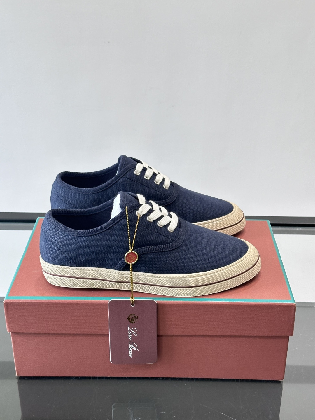 Loro Piana Nantucket Walk帆布鞋，帆布+白色鞋带，简约低调，真皮中底+橡胶鞋底，