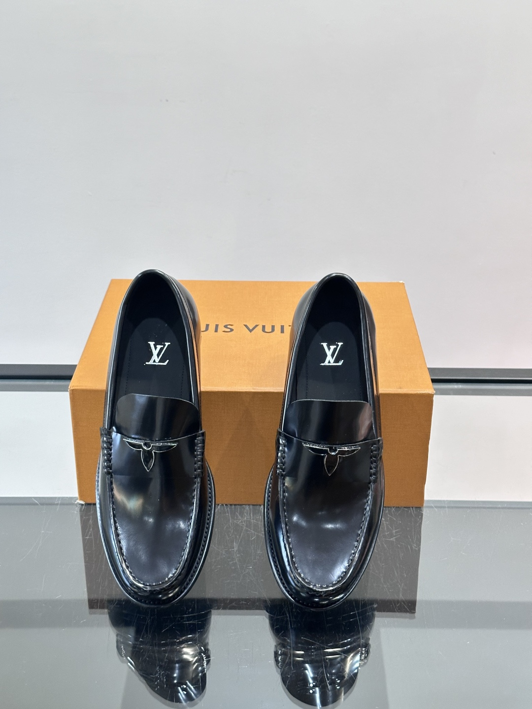 ◾️▫️L.v~高端男士正装休闲皮鞋，经典款，高端大气，进口牛皮打造，小牛皮透气内里，真皮大底，顶级品质