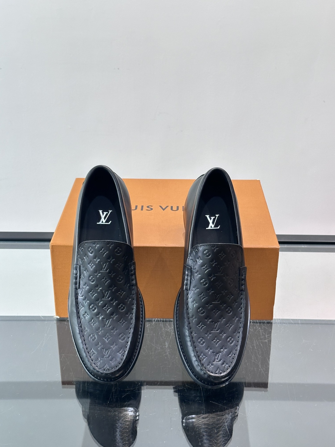 ◾️▫️L.v~高端男士正装休闲皮鞋，经典款，高端大气，进口牛皮打造，小牛皮透气内里，真皮大底，顶级品质