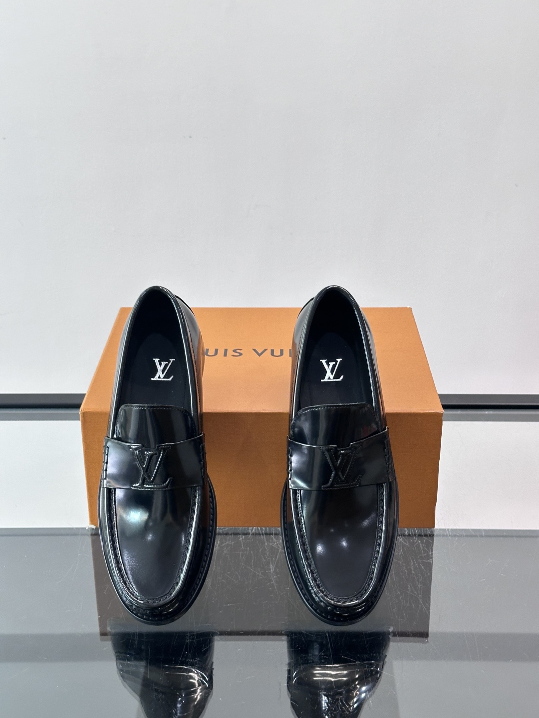 ◾️▫️L.v~高端男士正装休闲皮鞋，经典款，高端大气，进口牛皮打造，小牛皮透气内里，真皮大底，顶级品质