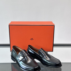 HERMES 男士乐福鞋👞爱马仕银扣乐福鞋,黑色亮面真皮+标志性“H”金属扣,简约又超有辨识度✨。软 HERMES 男士乐福鞋👞爱马仕银扣乐福鞋,黑色亮面真皮+标志性“H”金属扣,简约又超有辨识度✨。软