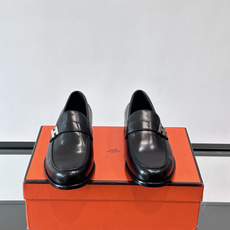 HERMES 男士乐福鞋👞爱马仕银扣乐福鞋,黑色亮面真皮+标志性“H”金属扣,简约又超有辨识度✨。软 HERMES 男士乐福鞋👞爱马仕银扣乐福鞋,黑色亮面真皮+标志性“H”金属扣,简约又超有辨识度✨。软