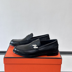 HERMES 男士乐福鞋👞爱马仕银扣乐福鞋,黑色亮面真皮+标志性“H”金属扣,简约又超有辨识度✨。软 HERMES 男士乐福鞋👞爱马仕银扣乐福鞋,黑色亮面真皮+标志性“H”金属扣,简约又超有辨识度✨。软