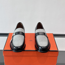 HERMES 男士乐福鞋👞爱马仕银扣乐福鞋,黑色亮面真皮+标志性“H”金属扣,简约又超有辨识度✨。软 HERMES 男士乐福鞋👞爱马仕银扣乐福鞋,黑色亮面真皮+标志性“H”金属扣,简约又超有辨识度✨。软