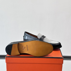 HERMES 男士乐福鞋👞爱马仕银扣乐福鞋,黑色亮面真皮+标志性“H”金属扣,简约又超有辨识度✨。软 HERMES 男士乐福鞋👞爱马仕银扣乐福鞋,黑色亮面真皮+标志性“H”金属扣,简约又超有辨识度✨。软