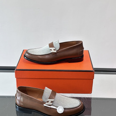 HERMES 男士乐福鞋👞爱马仕银扣乐福鞋,黑色亮面真皮+标志性“H”金属扣,简约又超有辨识度✨。软 HERMES 男士乐福鞋👞爱马仕银扣乐福鞋,黑色亮面真皮+标志性“H”金属扣,简约又超有辨识度✨。软
