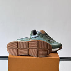 👟LV CLASSIC 运动鞋运动鞋,经典配色,麂皮+网布拼接,舒适又透气!侧面LV标志超有辨识度,橡胶 👟LV CLASSIC 运动鞋运动鞋,经典配色,麂皮+网布拼接,舒适又透气!侧面LV标志超有辨识度,橡胶
