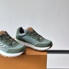 👟LV CLASSIC 运动鞋运动鞋,经典配色,麂皮+网布拼接,舒适又透气!侧面LV标志超有辨识度,橡胶 👟LV CLASSIC 运动鞋运动鞋,经典配色,麂皮+网布拼接,舒适又透气!侧面LV标志超有辨识度,橡胶