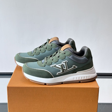 👟LV CLASSIC 运动鞋运动鞋,经典配色,麂皮+网布拼接,舒适又透气!侧面LV标志超有辨识度,橡胶 👟LV CLASSIC 运动鞋运动鞋,经典配色,麂皮+网布拼接,舒适又透气!侧面LV标志超有辨识度,橡胶