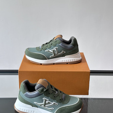 👟LV CLASSIC 运动鞋运动鞋,经典配色,麂皮+网布拼接,舒适又透气!侧面LV标志超有辨识度,橡胶 👟LV CLASSIC 运动鞋运动鞋,经典配色,麂皮+网布拼接,舒适又透气!侧面LV标志超有辨识度,橡胶
