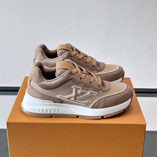 👟LV CLASSIC 运动鞋运动鞋,经典配色,麂皮+网布拼接,舒适又透气!侧面LV标志超有辨识度,橡胶 👟LV CLASSIC 运动鞋运动鞋,经典配色,麂皮+网布拼接,舒适又透气!侧面LV标志超有辨识度,橡胶