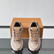 👟LV CLASSIC 运动鞋运动鞋,经典配色,麂皮+网布拼接,舒适又透气!侧面LV标志超有辨识度,橡胶 👟LV CLASSIC 运动鞋运动鞋,经典配色,麂皮+网布拼接,舒适又透气!侧面LV标志超有辨识度,橡胶