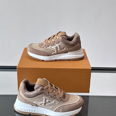👟LV CLASSIC 运动鞋运动鞋,经典配色,麂皮+网布拼接,舒适又透气!侧面LV标志超有辨识度,橡胶 👟LV CLASSIC 运动鞋运动鞋,经典配色,麂皮+网布拼接,舒适又透气!侧面LV标志超有辨识度,橡胶
