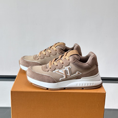 👟LV CLASSIC 运动鞋运动鞋,经典配色,麂皮+网布拼接,舒适又透气!侧面LV标志超有辨识度,橡胶 👟LV CLASSIC 运动鞋运动鞋,经典配色,麂皮+网布拼接,舒适又透气!侧面LV标志超有辨识度,橡胶