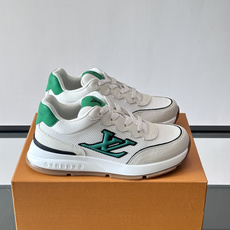 👟LV 男士休闲运动鞋,经典Monogram老花帆布➕牛皮拼接,细节超有质感!鞋侧LV刺绣标志,品牌辨识 👟LV 男士休闲运动鞋,经典Monogram老花帆布➕牛皮拼接,细节超有质感!鞋侧LV刺绣标志,品牌辨识