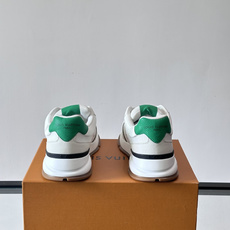 👟LV 男士休闲运动鞋,经典Monogram老花帆布➕牛皮拼接,细节超有质感!鞋侧LV刺绣标志,品牌辨识 👟LV 男士休闲运动鞋,经典Monogram老花帆布➕牛皮拼接,细节超有质感!鞋侧LV刺绣标志,品牌辨识