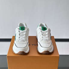 👟LV 男士休闲运动鞋,经典Monogram老花帆布➕牛皮拼接,细节超有质感!鞋侧LV刺绣标志,品牌辨识 👟LV 男士休闲运动鞋,经典Monogram老花帆布➕牛皮拼接,细节超有质感!鞋侧LV刺绣标志,品牌辨识
