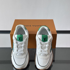 👟LV 男士休闲运动鞋,经典Monogram老花帆布➕牛皮拼接,细节超有质感!鞋侧LV刺绣标志,品牌辨识 👟LV 男士休闲运动鞋,经典Monogram老花帆布➕牛皮拼接,细节超有质感!鞋侧LV刺绣标志,品牌辨识