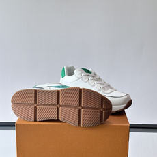 👟LV 男士休闲运动鞋,经典Monogram老花帆布➕牛皮拼接,细节超有质感!鞋侧LV刺绣标志,品牌辨识 👟LV 男士休闲运动鞋,经典Monogram老花帆布➕牛皮拼接,细节超有质感!鞋侧LV刺绣标志,品牌辨识