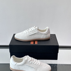 👞Zegna这款老钱风休闲鞋,选用麂皮,质感细腻低调,搭配浅色橡胶鞋底,简约又高级✨。鞋面有品牌标识,细 👞Zegna这款老钱风休闲鞋,选用麂皮,质感细腻低调,搭配浅色橡胶鞋底,简约又高级✨。鞋面有品牌标识,细