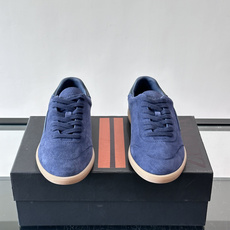 👞Zegna这款老钱风休闲鞋,选用麂皮,质感细腻低调,搭配浅色橡胶鞋底,简约又高级✨。鞋面有品牌标识,细 👞Zegna这款老钱风休闲鞋,选用麂皮,质感细腻低调,搭配浅色橡胶鞋底,简约又高级✨。鞋面有品牌标识,细