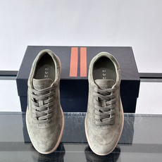 👞Zegna这款老钱风休闲鞋,选用麂皮,质感细腻低调,搭配浅色橡胶鞋底,简约又高级✨。鞋面有品牌标识,细 👞Zegna这款老钱风休闲鞋,选用麂皮,质感细腻低调,搭配浅色橡胶鞋底,简约又高级✨。鞋面有品牌标识,细