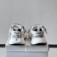 Givenchy 👟纪梵希GV7老爹鞋,配色超百搭,网布+牛皮革拼接,透气又有支撑力!厚底设计显高显腿 Givenchy 👟纪梵希GV7老爹鞋,配色超百搭,网布+牛皮革拼接,透气又有支撑力!厚底设计显高显腿