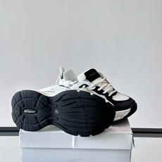 Givenchy 👟纪梵希GV7老爹鞋,配色超百搭,网布+牛皮革拼接,透气又有支撑力!厚底设计显高显腿 Givenchy 👟纪梵希GV7老爹鞋,配色超百搭,网布+牛皮革拼接,透气又有支撑力!厚底设计显高显腿