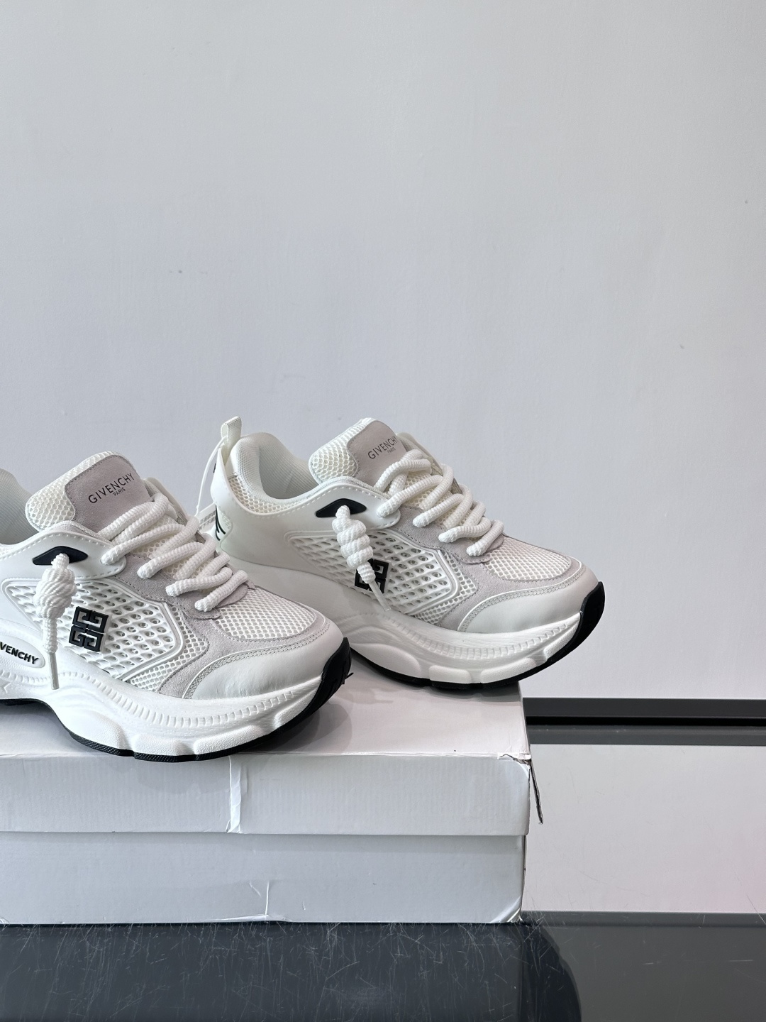 Givenchy 👟纪梵希GV7老爹鞋,配色超百搭,网布+牛皮革拼接,透气又有支撑力!厚底设计显高显腿 Givenchy 👟纪梵希GV7老爹鞋,配色超百搭,网布+牛皮革拼接,透气又有支撑力!厚底设计显高显腿