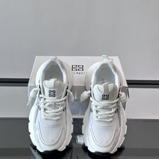 Givenchy老爹鞋👟纪梵希老爹鞋,网布+牛皮革拼接,透气又有支撑力。厚底设计,缓震效果棒,长时间 Givenchy老爹鞋👟纪梵希老爹鞋,网布+牛皮革拼接,透气又有支撑力。厚底设计,缓震效果棒,长时间